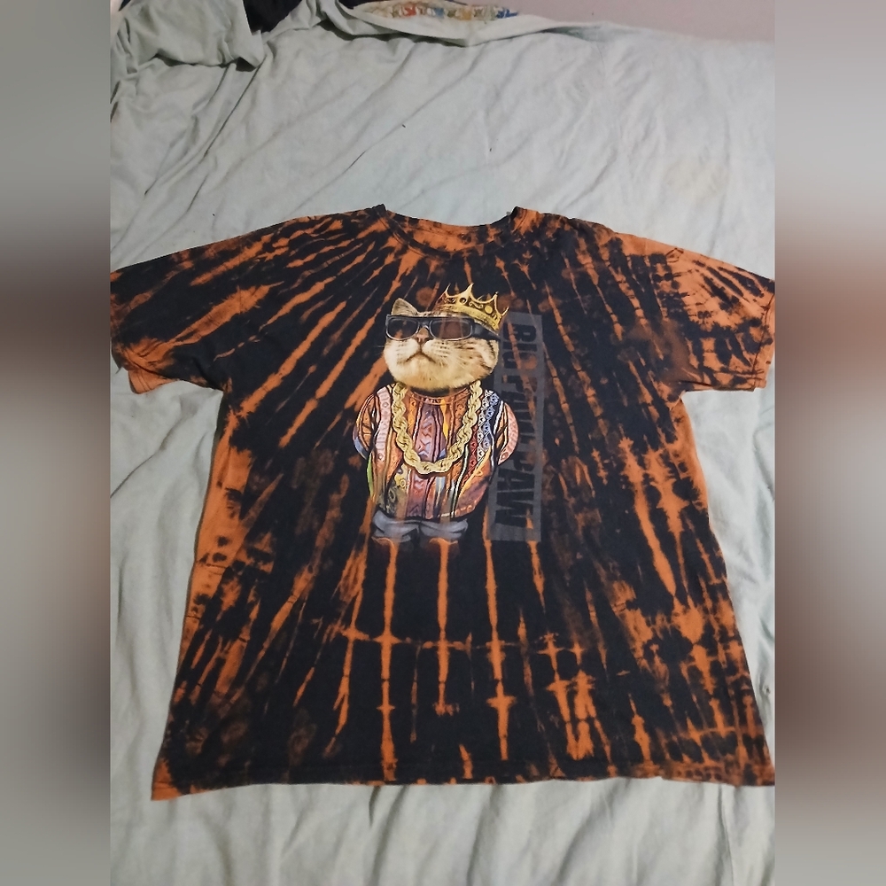 Tie-Dye Cat Graphic T-Shirt.  Mens Large. Womens XL.‎